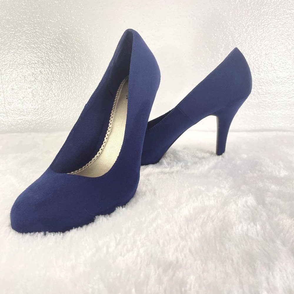 FIONI dark navy faux suede low nap platform round toe pump - SZ 8